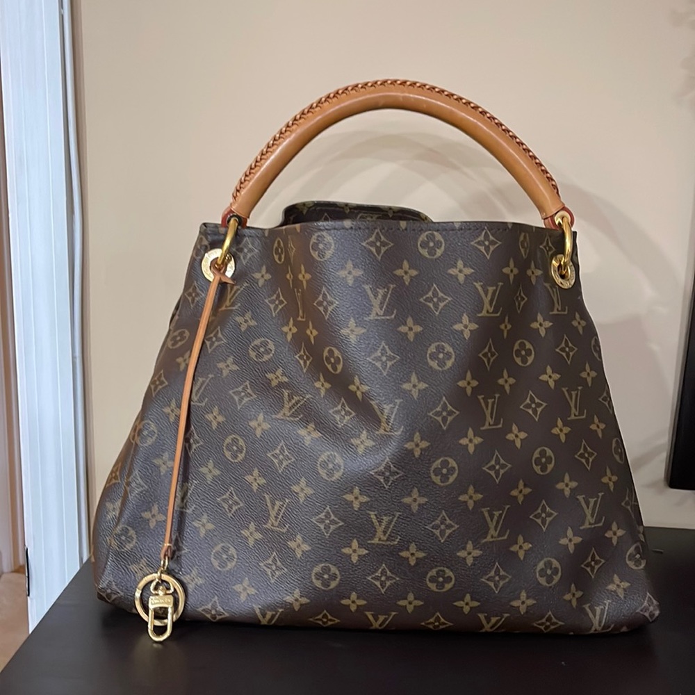 Louis Vuitton Artsy MM